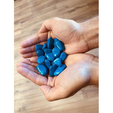 L Tumble Stones - Howlite Azul - 24 unidades