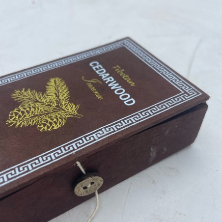 Kit Incienso Sughandit Dhoop del Himalaya - Madera de Cedro - Purifica el aire y calma el espíritu - 100% Natural - 30 barritas