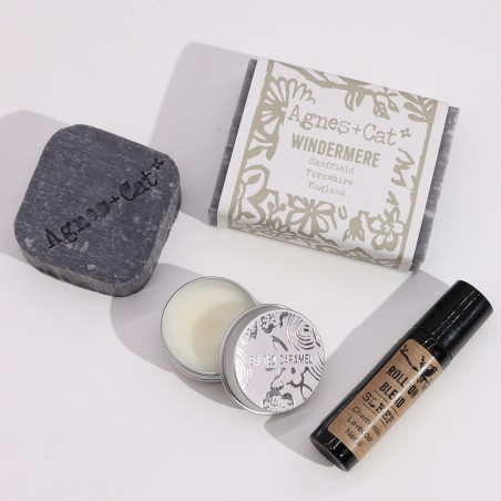 Agnes & Cat Lake Breeze Wellbeing Presentset - Handgjord tvål, fast schampo, läppbalsam och roll-on olja