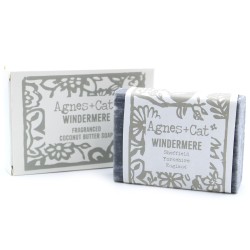 Agnes & Cat Lake Breeze Wellbeing Gift Set - Sapone fatto a mano, shampoo solido, balsamo per le labbra e olio roll-on